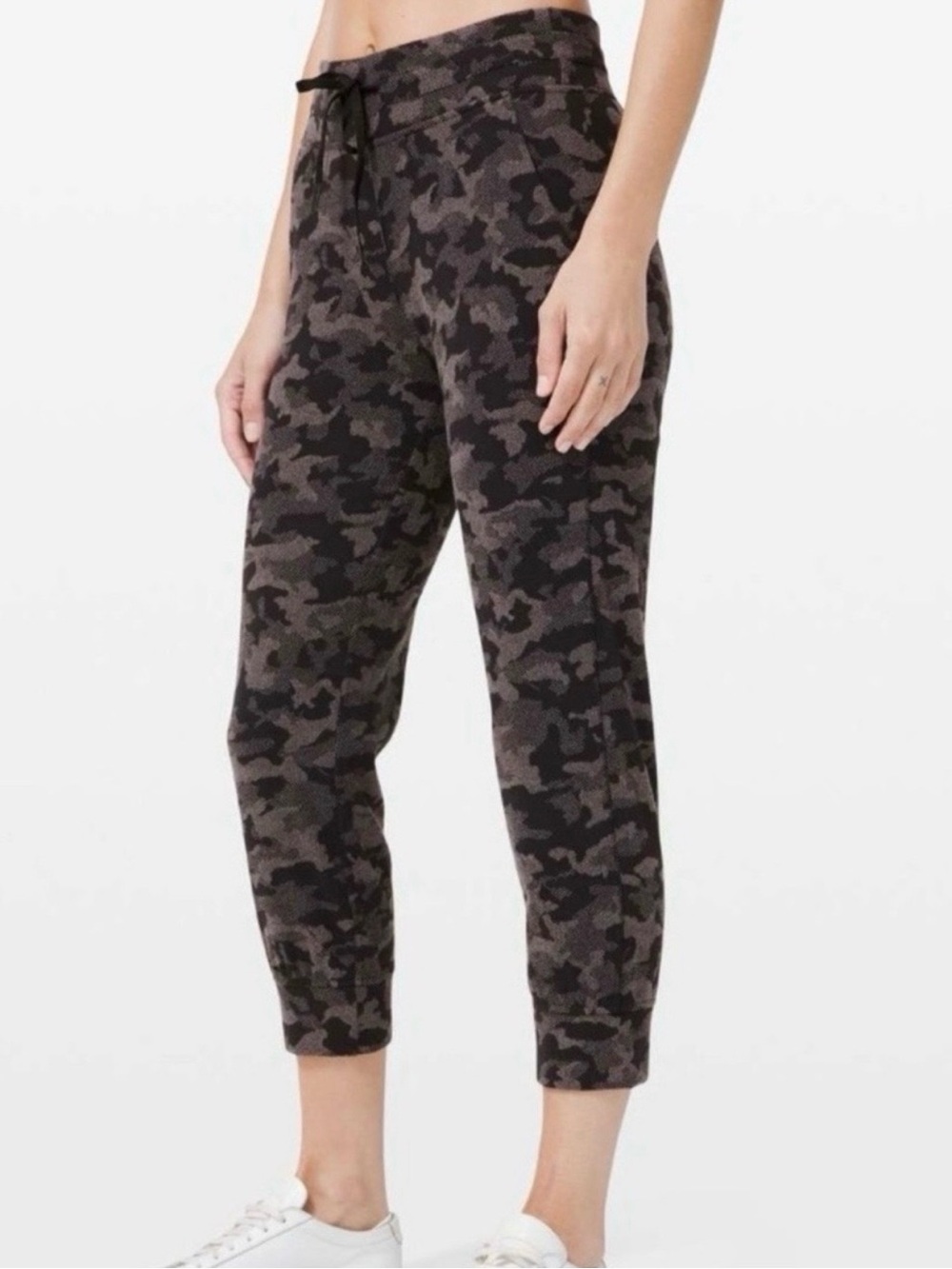 Lululemon Ready to Rulu Jogger Crop Heritage
Camo Jacquard Black Lunar Rock Sz 4
